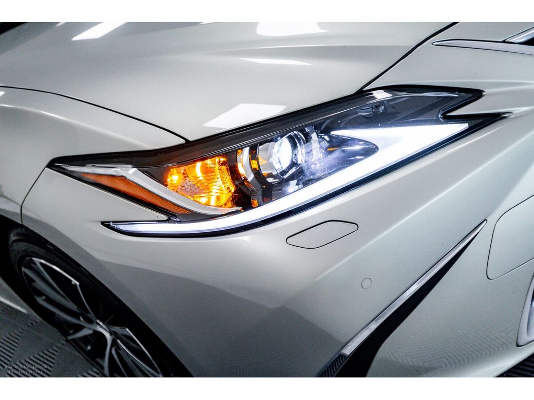2023 Lexus ES 300h
