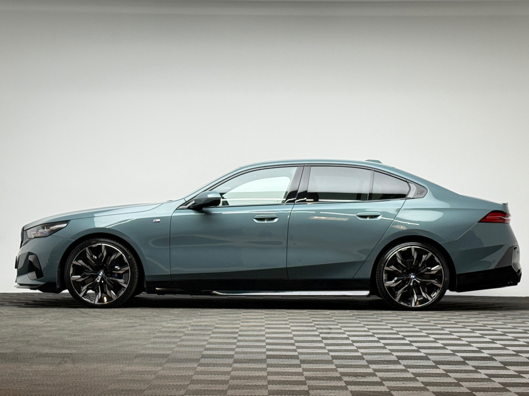 2024 BMW i5