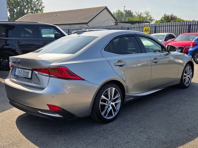 2017 Lexus IS 300h