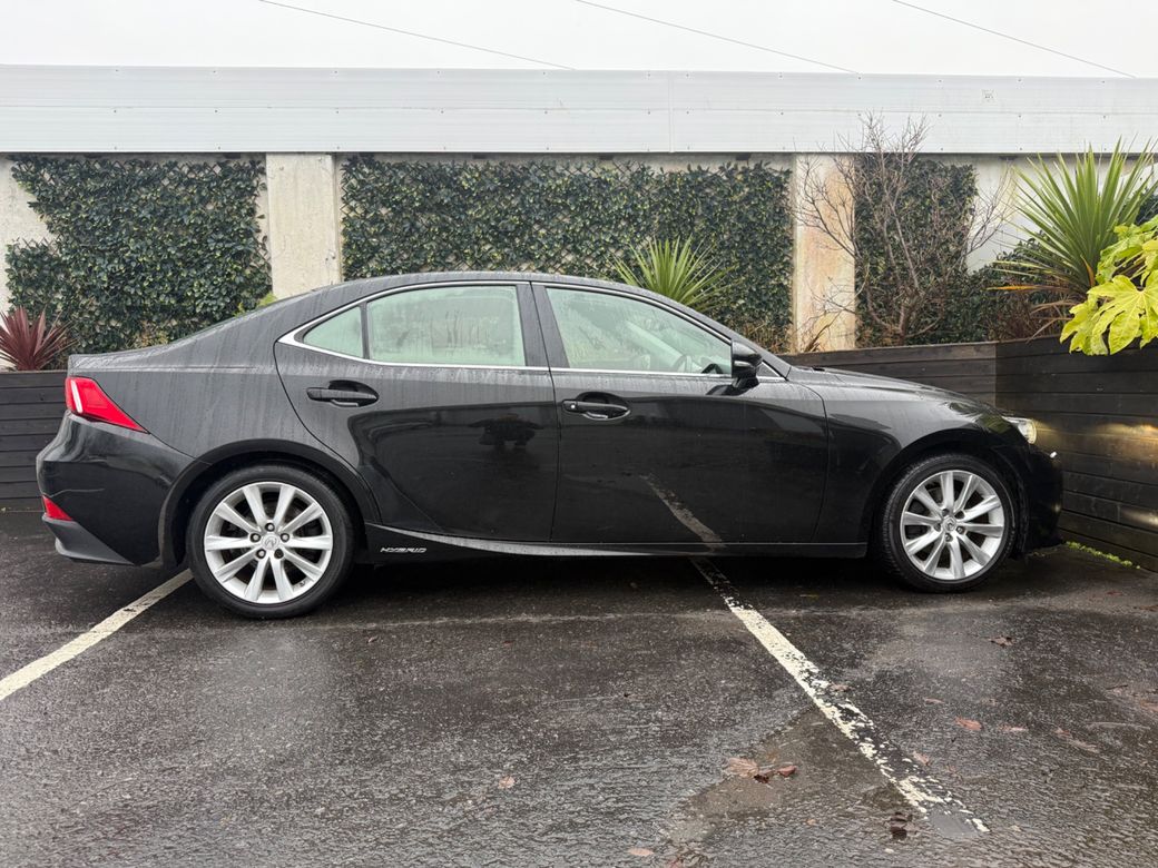 2015 Lexus IS 300h