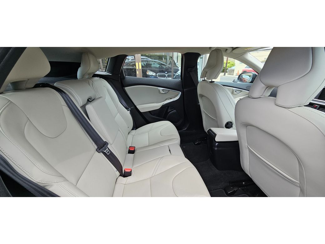 2017 Volvo V40