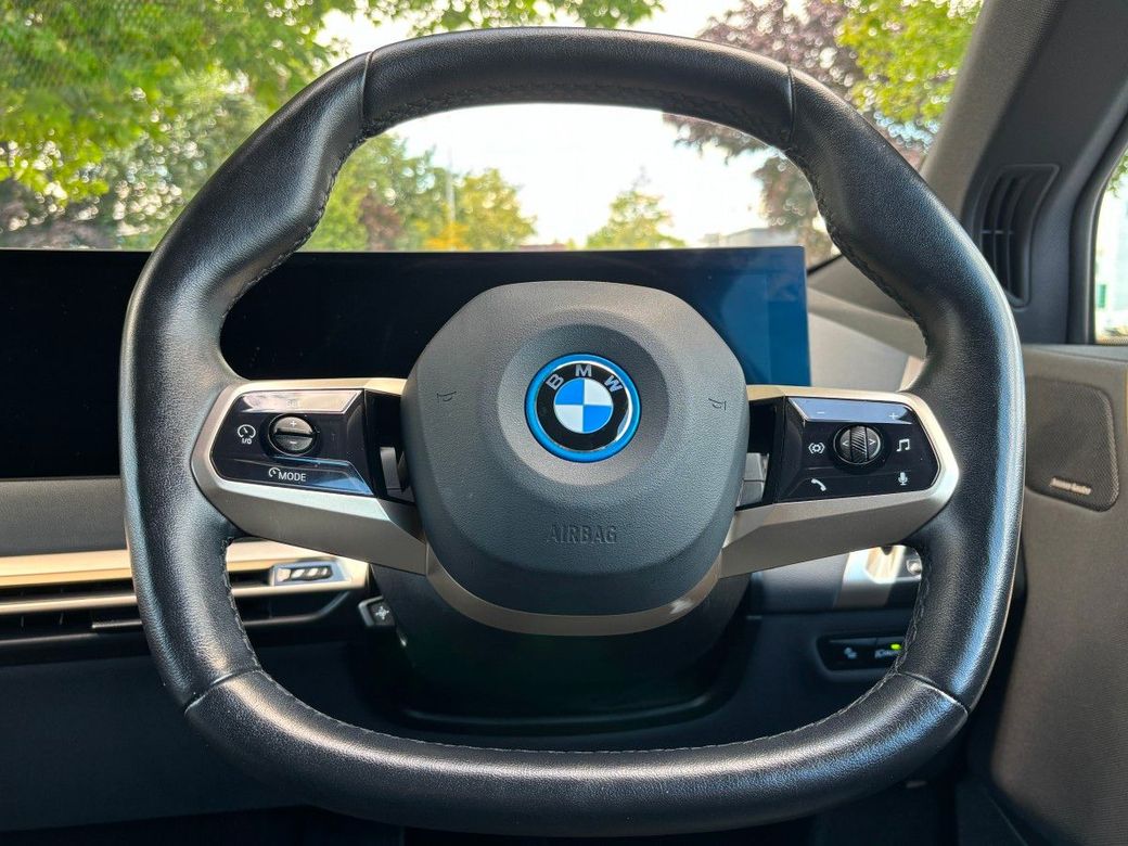 2023 BMW iX
