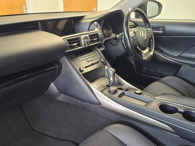 2020 Lexus IS 300h