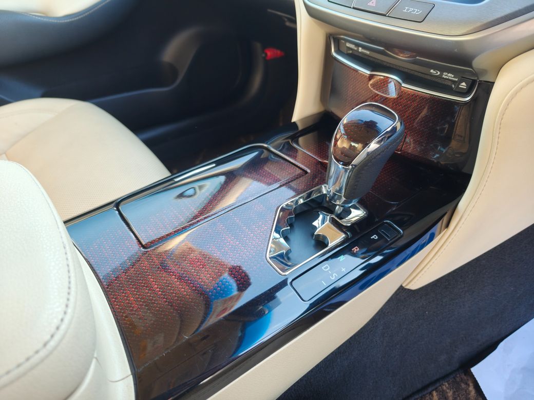 2016 Toyota Crown