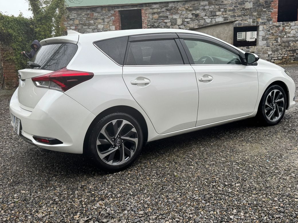 2017 Toyota Auris