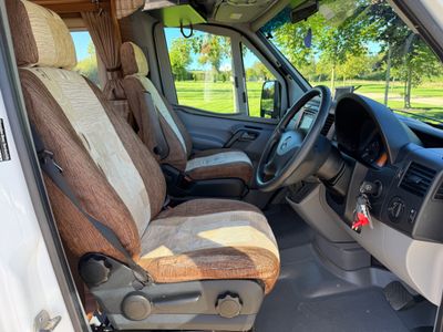 2010 AUTOSLEEPER  DEVON LOW PROFILE R.H.D AUTOMATIC 