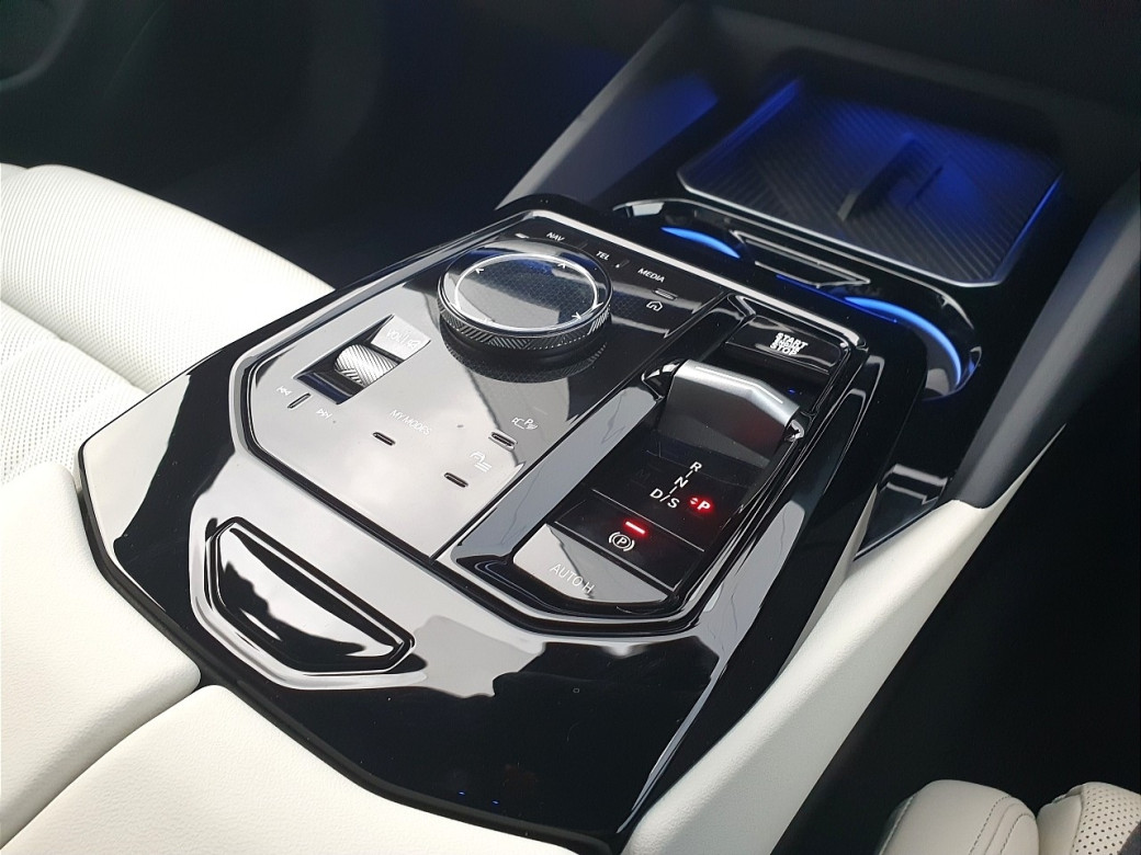 2025 BMW 530