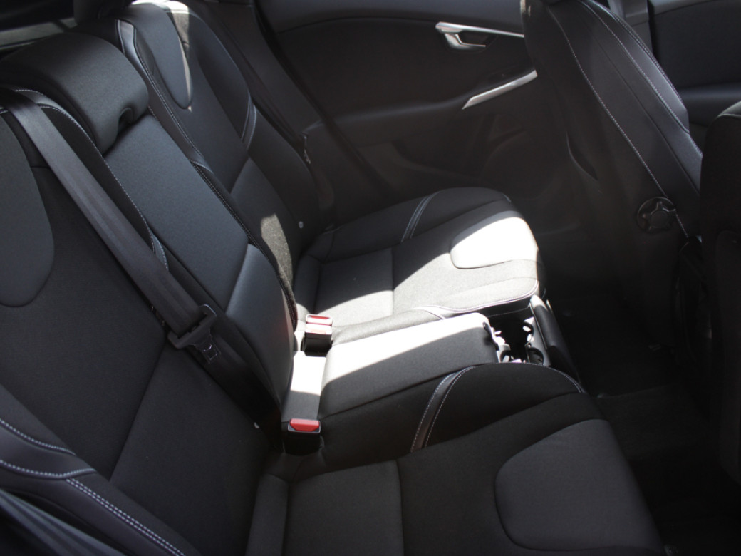 2016 Volvo V40