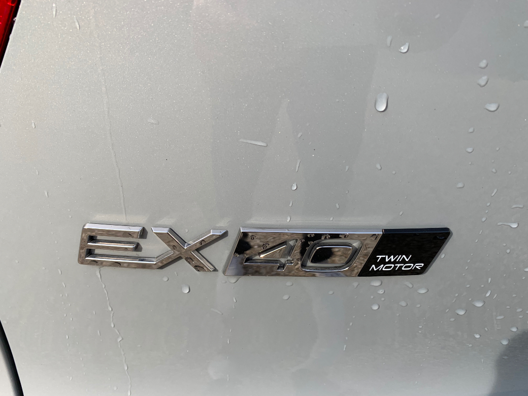 2025 Volvo Ex40