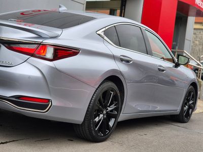 2023 Lexus ES 300h
