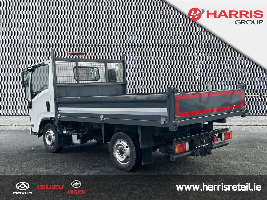 2022 White Isuzu NNR