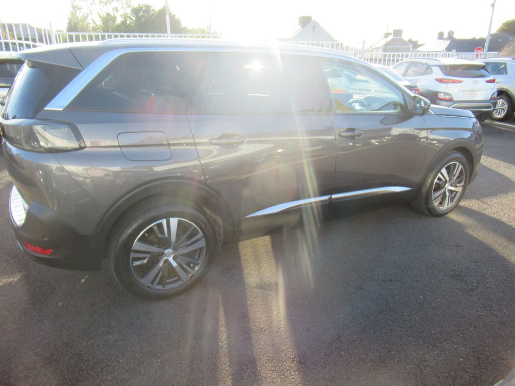 2022 Peugeot 5008