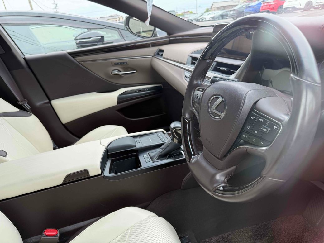 2021 Lexus ES 300h