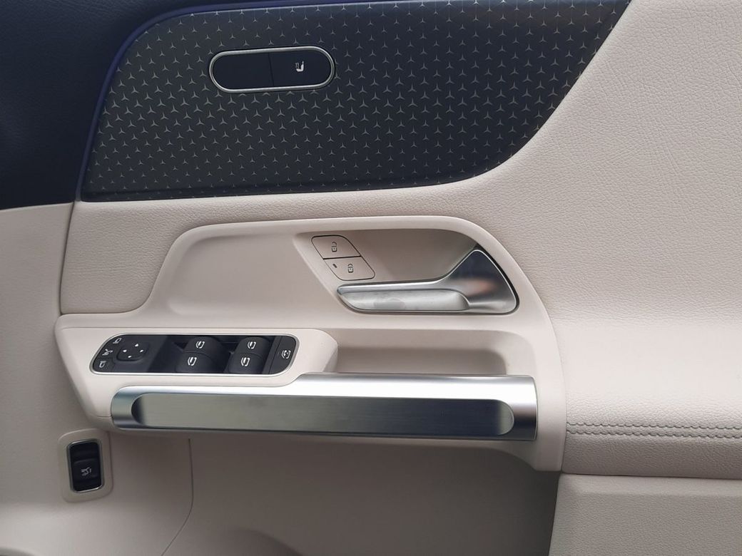 2025 Mercedes-Benz GLB Class