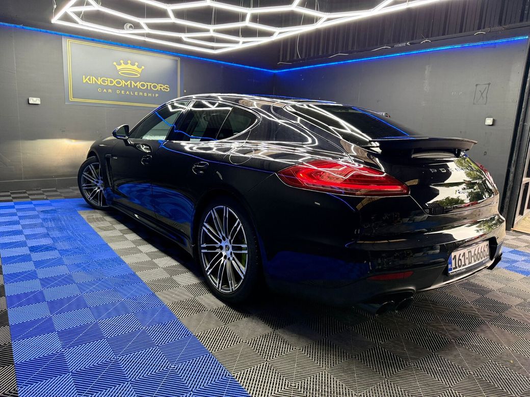 2016 Porsche Panamera