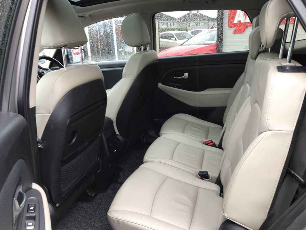 2017 Kia Carens