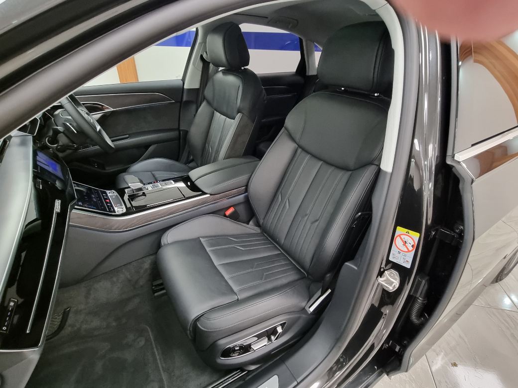 2022 Audi A8