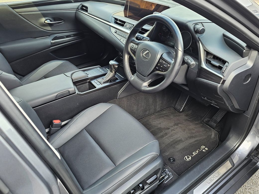 2021 Lexus ES 300h