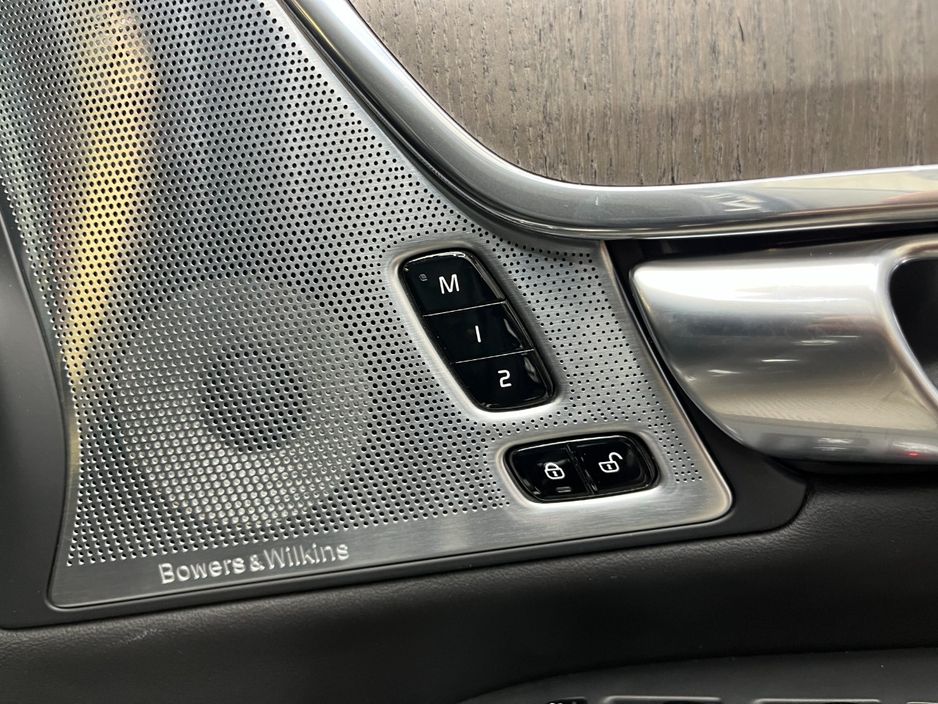 2022 Volvo V90