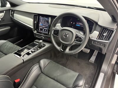 2022 Volvo S90