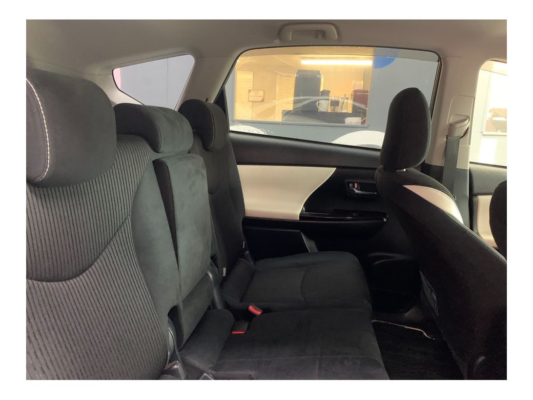 2019 Toyota Prius Alpha