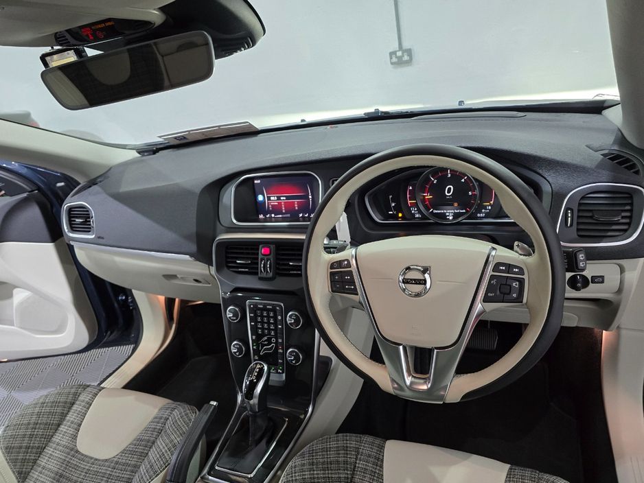 2018 Volvo V40