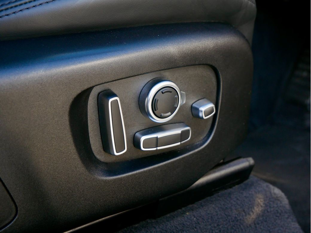 2025 Land Rover Range Rover Velar