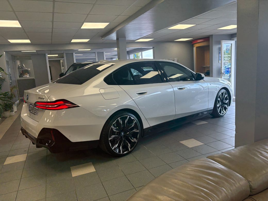 2025 BMW 530