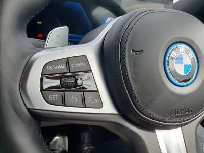 2023 BMW 330