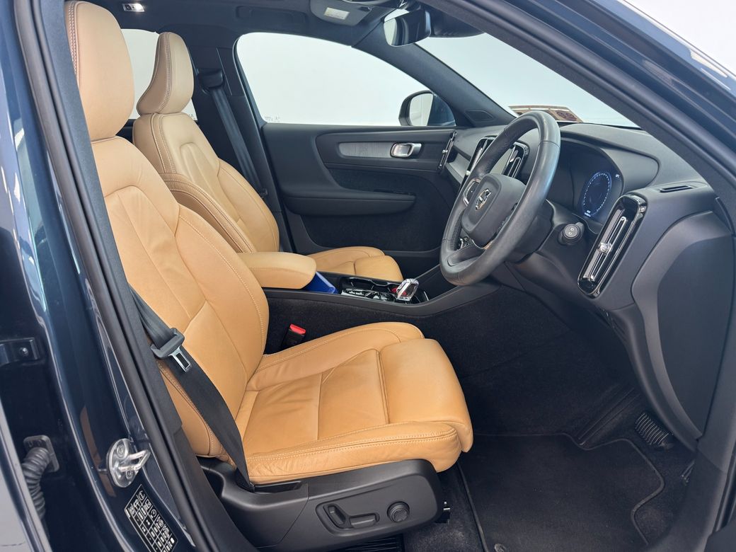 2022 Volvo XC40