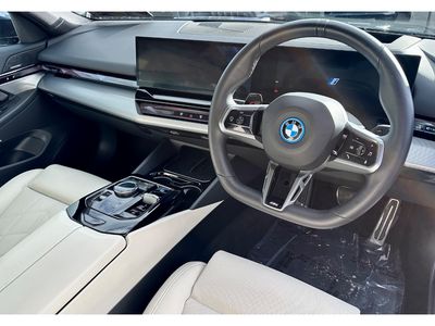 2025 BMW i5