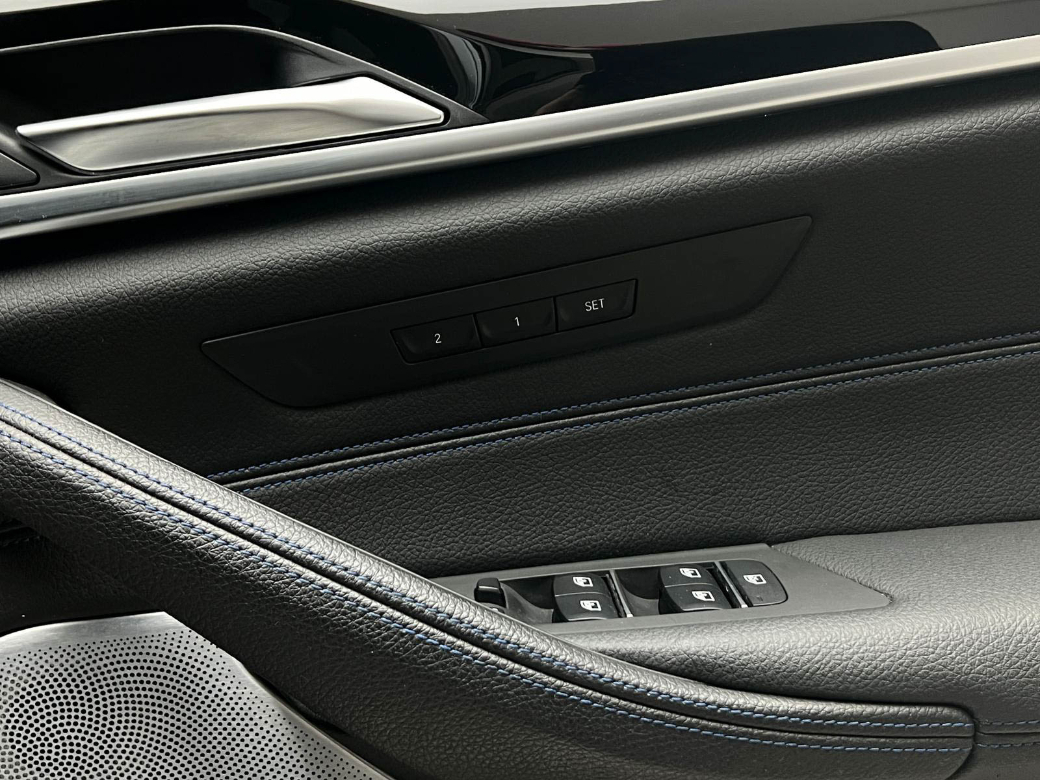 2021 BMW 530