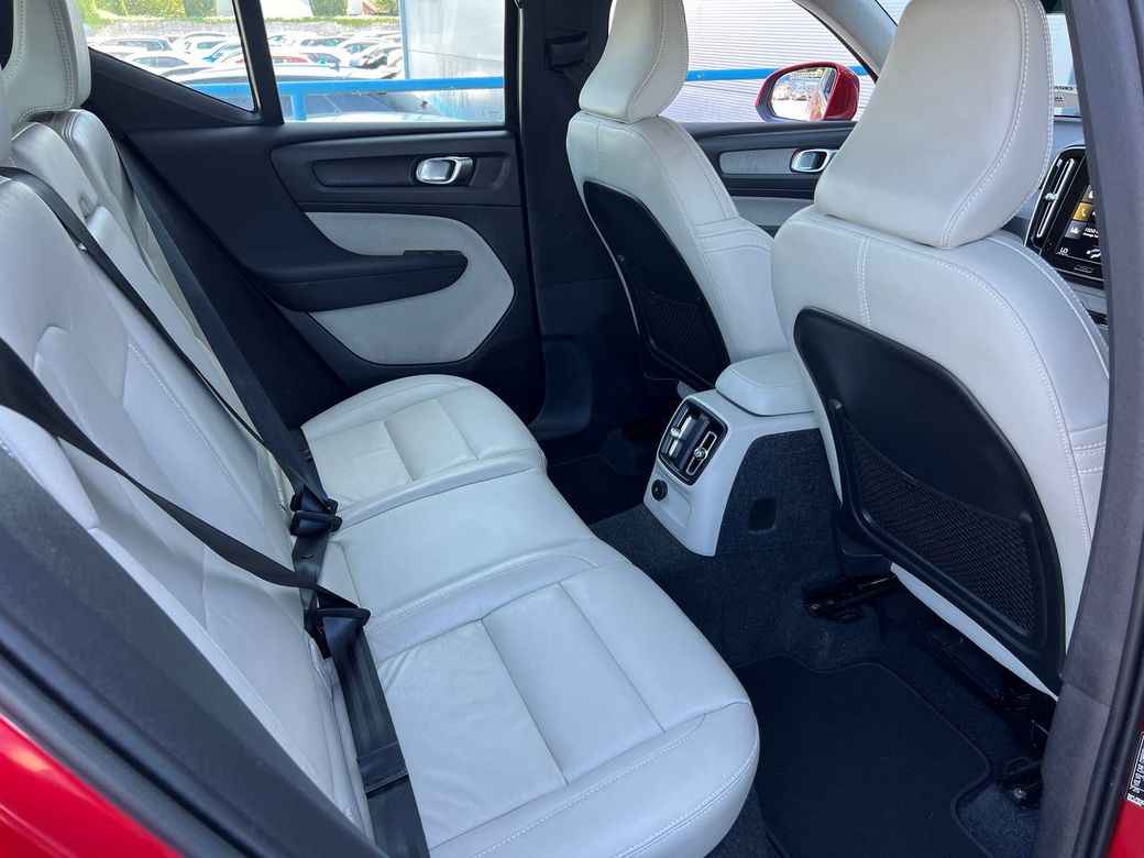 2022 Volvo XC40