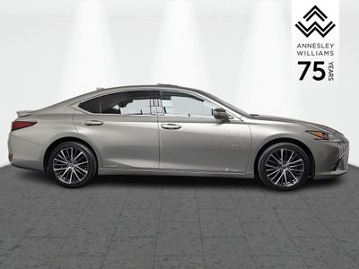 2022 Lexus ES 300h