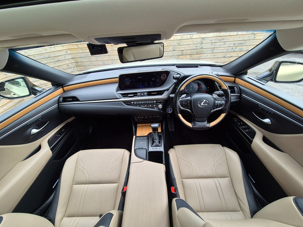 2021 Lexus ES 300h