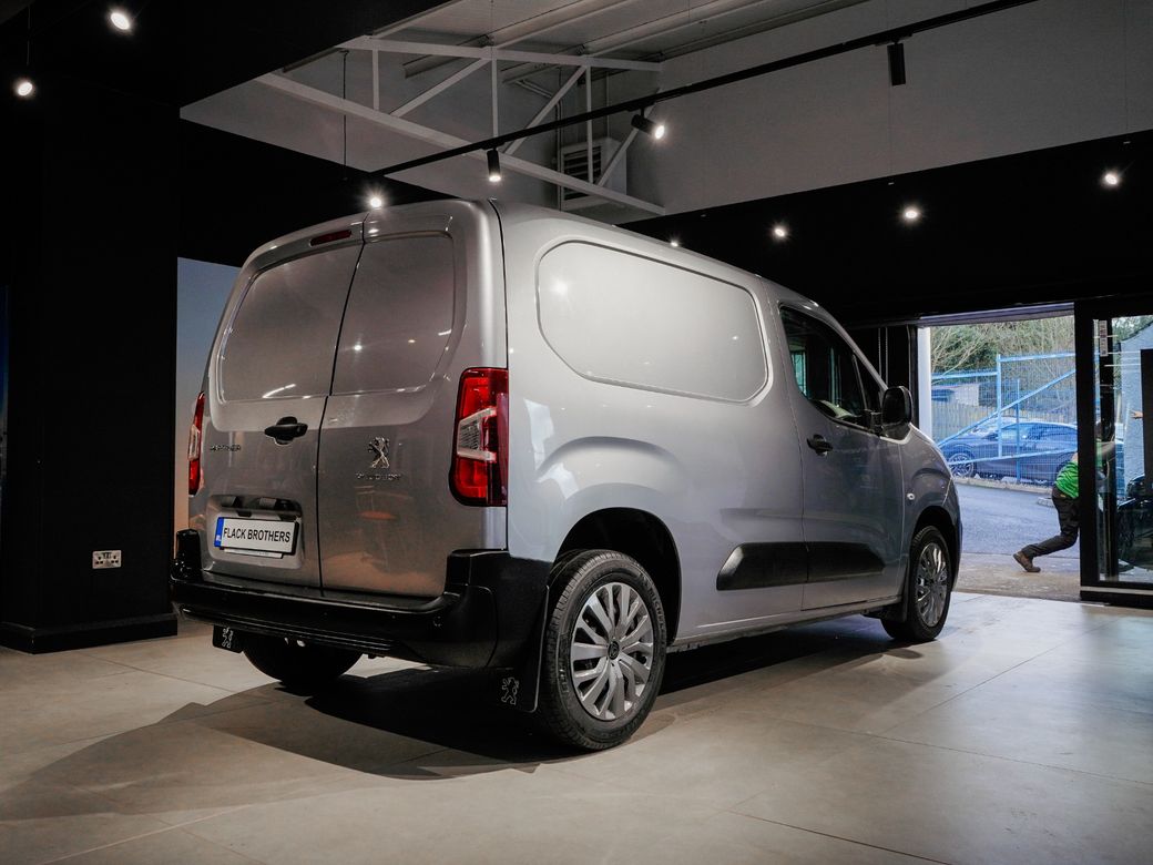 2023 Peugeot Partner