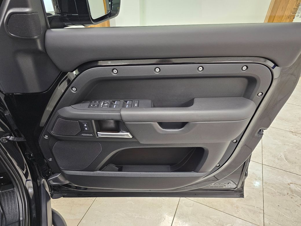 2025 Land Rover Defender