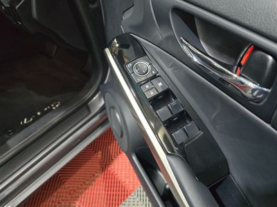 2016 Lexus IS 300h