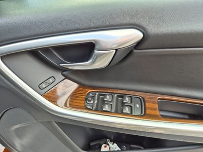 2017 Volvo V60 Cross Country