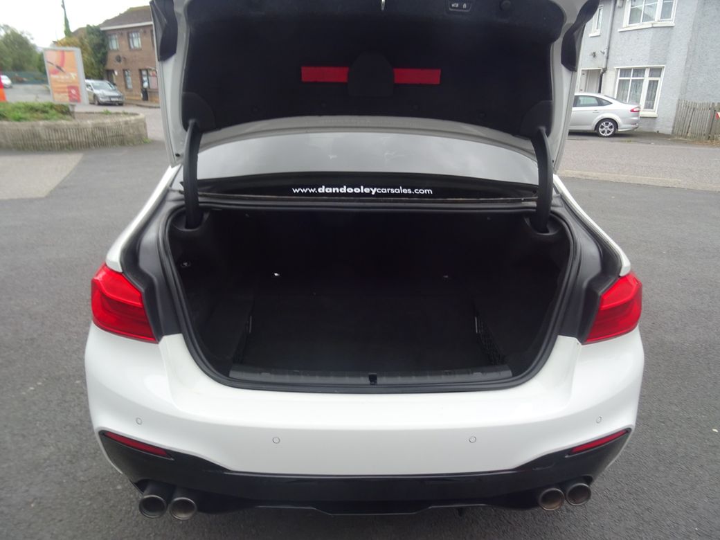 2019 BMW 530