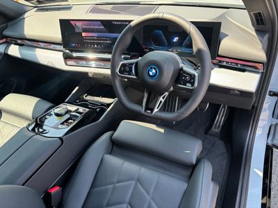 2025 BMW i5