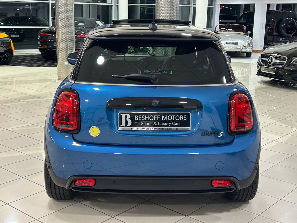 2022 Mini Hatch