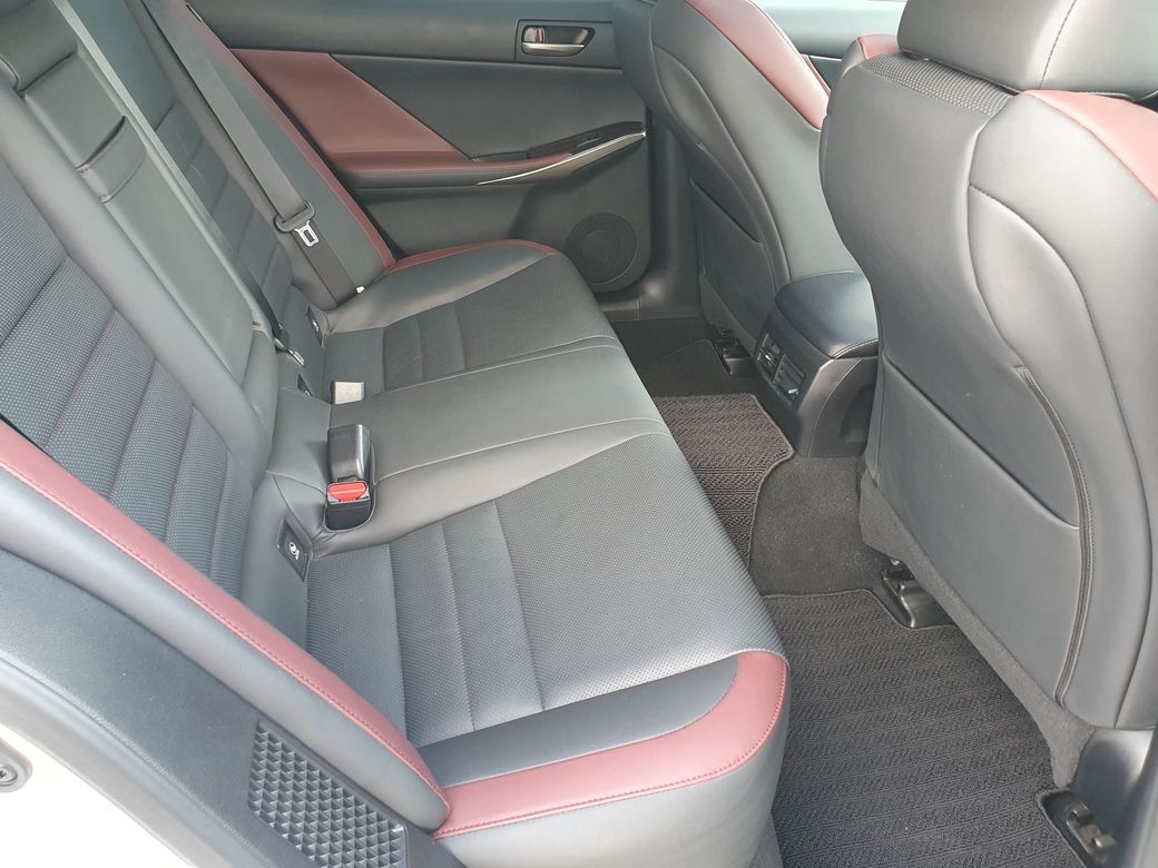 2020 Lexus IS 300h