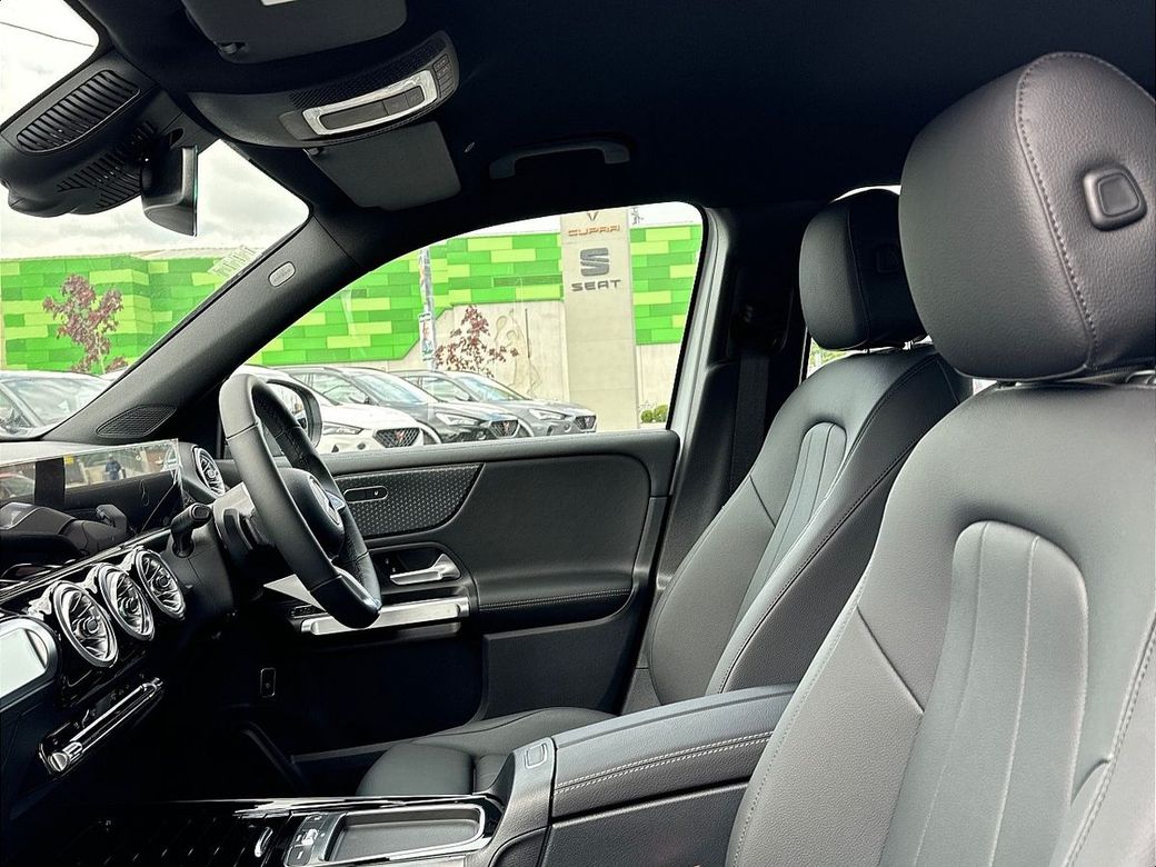 2025 Mercedes-Benz GLB Class