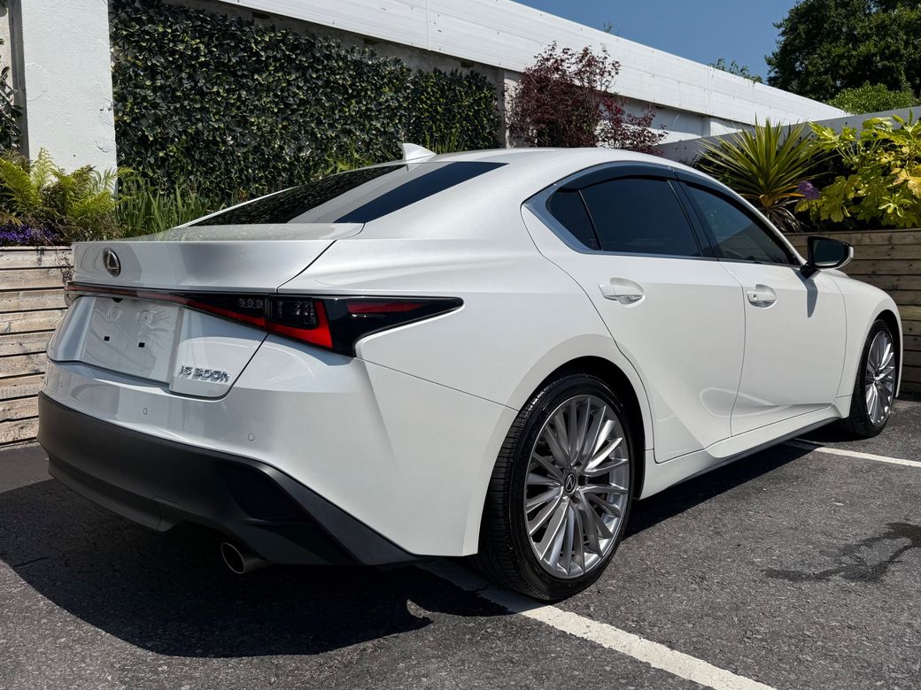 2023 Lexus IS 300h