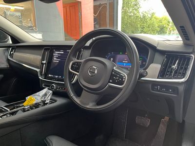 2022 Volvo V90