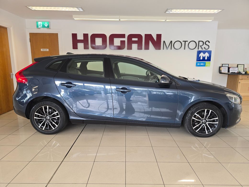 2017 Volvo V40