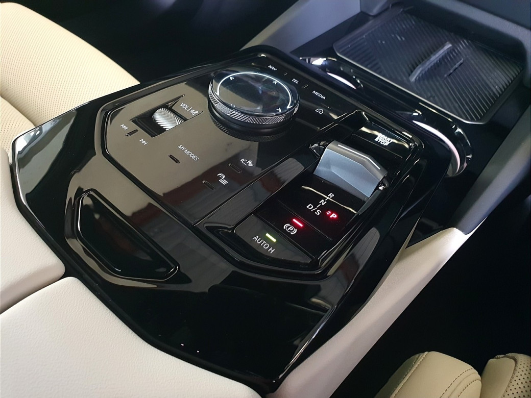2025 BMW 530