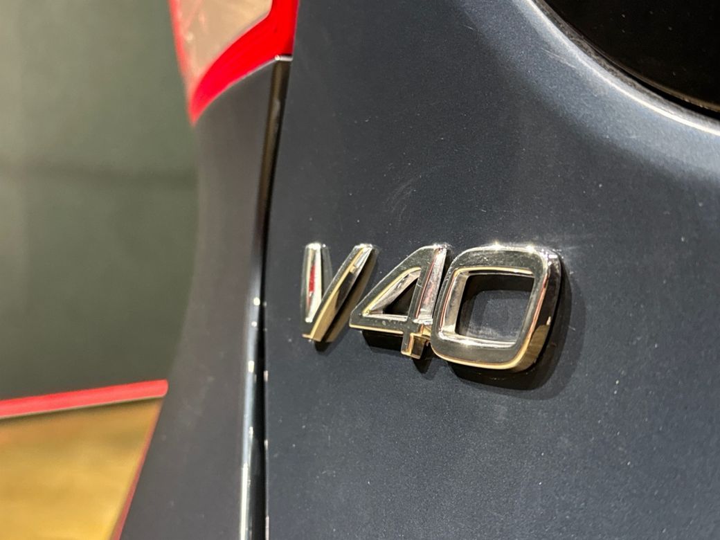 2018 Volvo V40