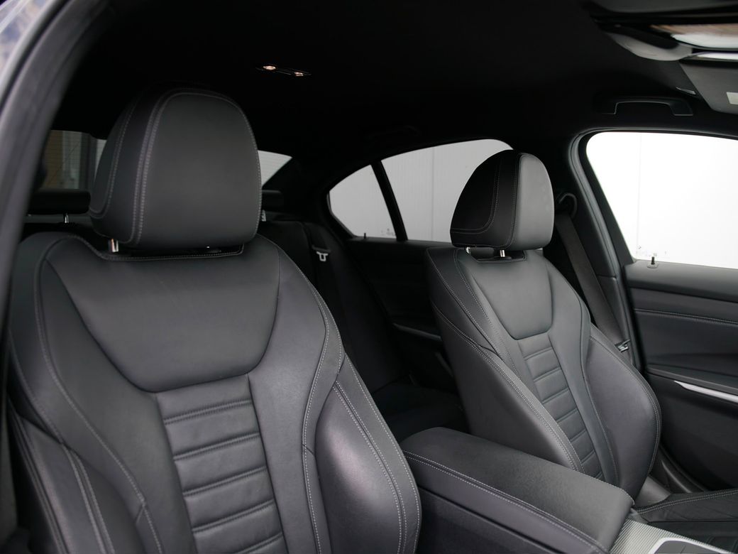 2022 BMW 330